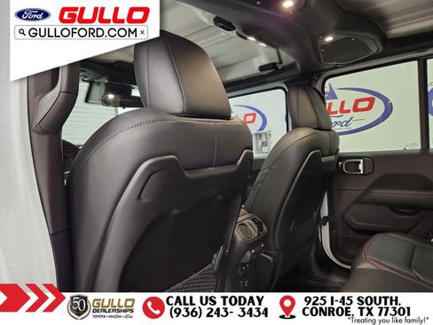 Used 2025 Jeep Wrangler Unlimited Rubicon image 16