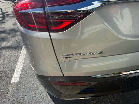 Used 2020 Buick Enclave Essence image 8