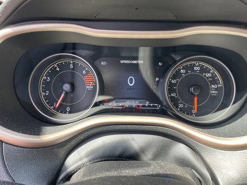 Used 2017 Jeep Cherokee Limited AWD/4WD image 18