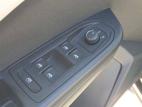 Used 2025 Volkswagen Taos S image 17