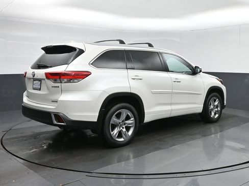 Used 2017 Toyota Highlander Limited w/ Protection Package #3 image 7