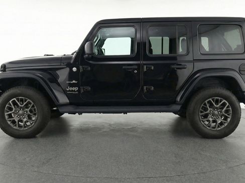 Used 2025 Jeep Wrangler Sahara image 5