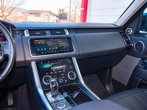 Used 2020 Land Rover Range Rover Sport HSE image 23