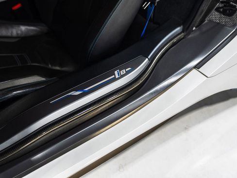 Used 2019 BMW i8 Roadster AWD/4WD image 16