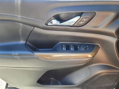 Used 2022 GMC Acadia SLE image 26