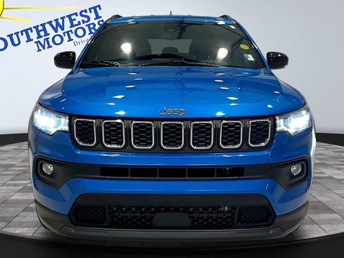 Used 2024 Jeep Compass Latitude AWD/4WD image 2