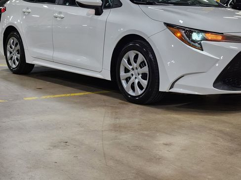 Used 2020 Toyota Corolla LE image 16