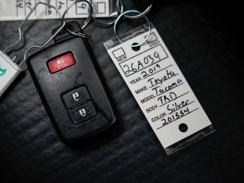Used 2019 Toyota Tacoma TRD Sport AWD/4WD image 26