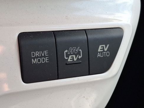 Used 2018 Toyota Prius Prime Advanced image 23