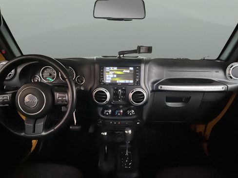 Used 2015 Jeep Wrangler Unlimited Rubicon w/ Connectivity Group image 33