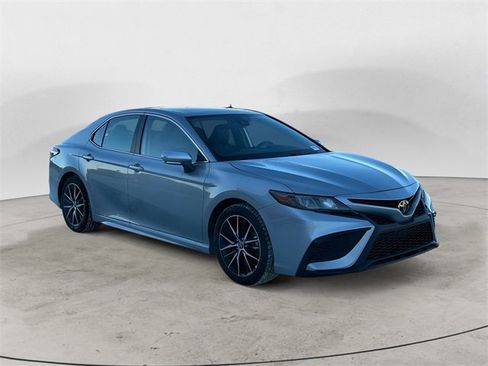 Used 2023 Toyota Camry SE w/ Cold Weather Package image 7