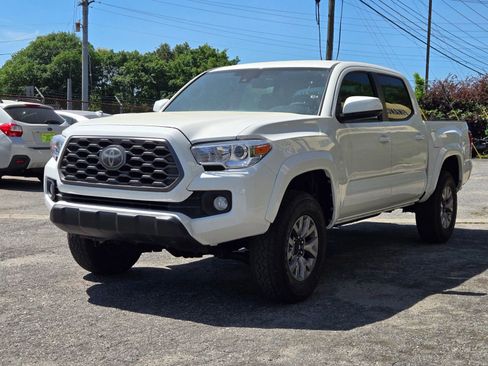 Used 2018 Toyota Tacoma SR5 image 2