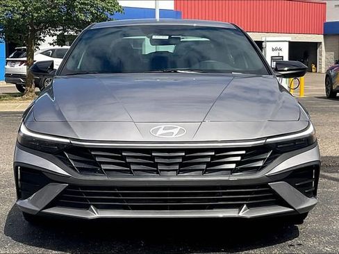 New 2025 Hyundai Elantra SEL image 16
