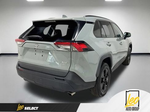 Used 2021 Toyota RAV4 XLE w/ Convenience Package AWD/4WD image 8