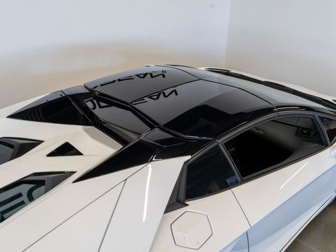 Used 2015 Lamborghini Aventador LP 700-4 image 34