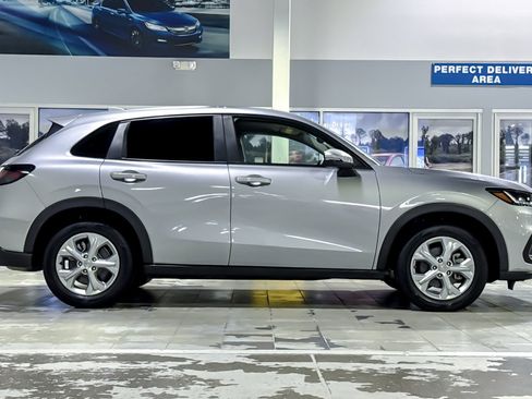 Used 2023 Honda HR-V LX image 7