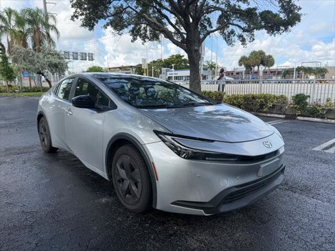 Used 2023 Toyota Prius LE FWD image 9