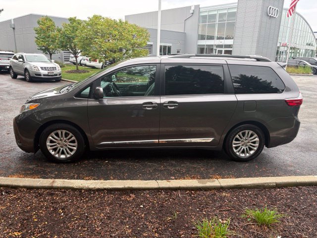 Used 2015 Toyota Sienna XLE Premium FWD image 8