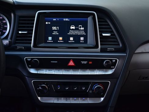 Used 2018 Hyundai Sonata SE FWD image 24