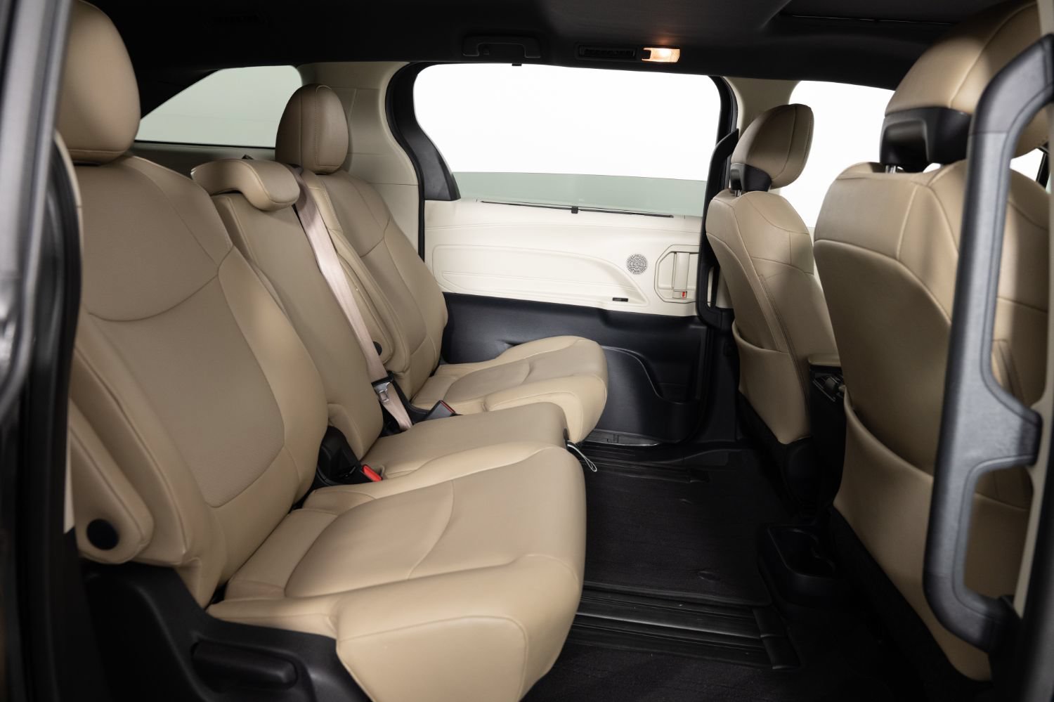 Used 2021 Toyota Sienna XLE FWD image 23