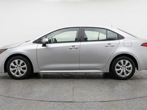 Used 2025 Toyota Corolla LE FWD image 5