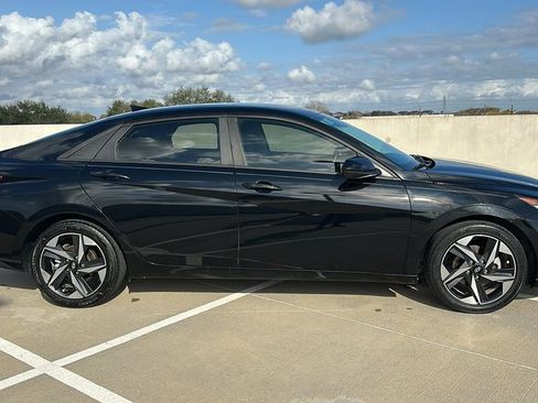 Used 2023 Hyundai Elantra SEL w/ Convenience Package image 13