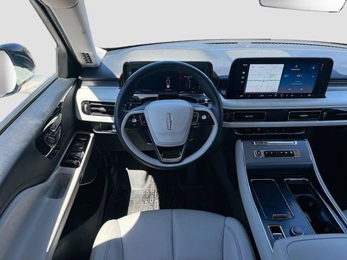 Used 2025 Lincoln Aviator 2WD image 23