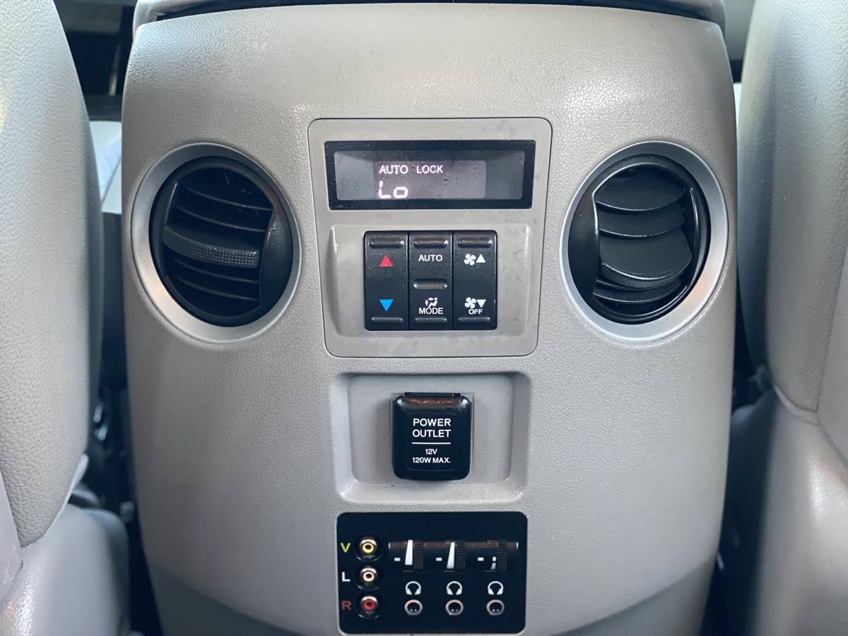 Used 2015 Honda Pilot Touring image 16