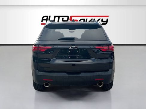 Used 2023 Chevrolet Traverse LT FWD image 6