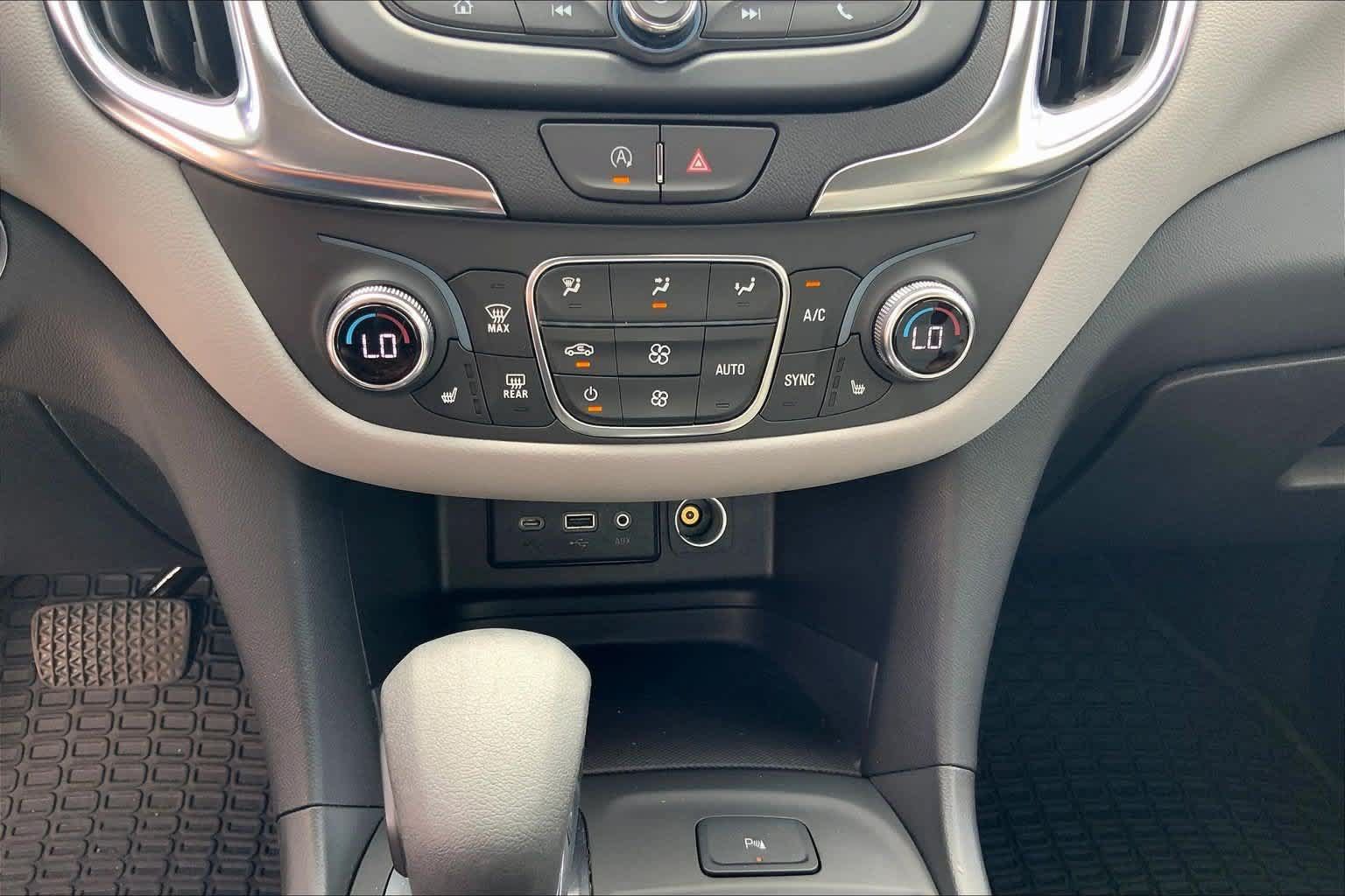 Used 2024 Chevrolet Equinox LT w/ Driver Convenience Package AWD/4WD image 34