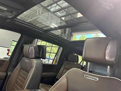 Used 2025 GMC Yukon XL Denali Ultimate AWD/4WD image 19