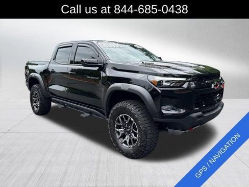 Used 2025 Chevrolet Colorado ZR2 w/ Technology Package AWD/4WD image 3