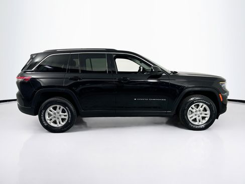 Used 2023 Jeep Grand Cherokee Laredo AWD/4WD image 4