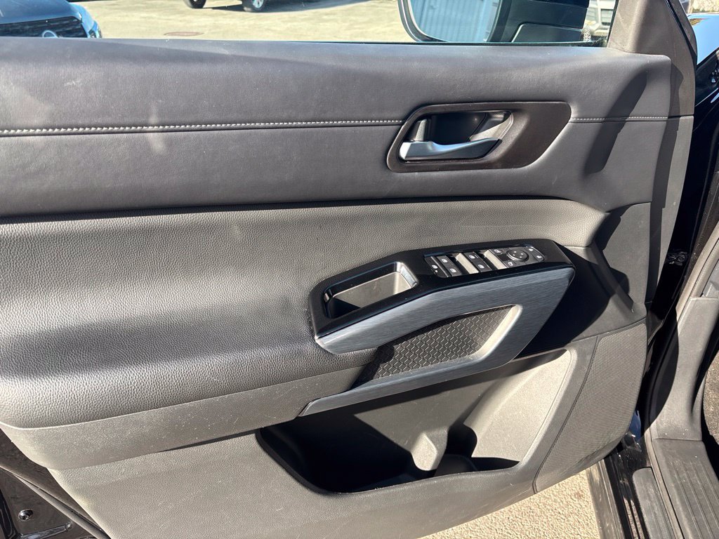 Used 2024 Nissan Pathfinder SL AWD/4WD image 11