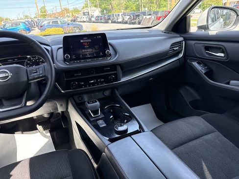 Used 2025 Nissan Rogue SV AWD/4WD image 22