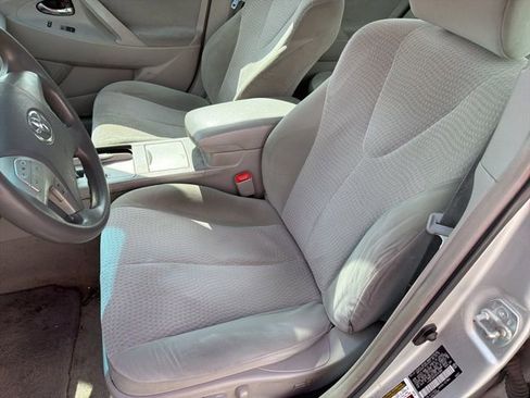 Used 2011 Toyota Camry LE image 8