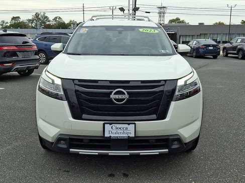 Used 2023 Nissan Pathfinder SL w/ Black Appearance Package image 5