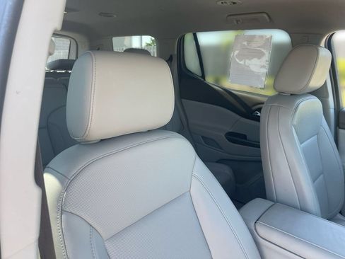 Used 2023 GMC Acadia SLT AWD/4WD image 37