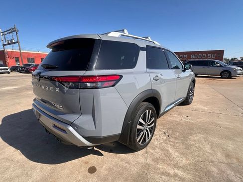 Certified 2025 Nissan Pathfinder Platinum AWD/4WD image 8