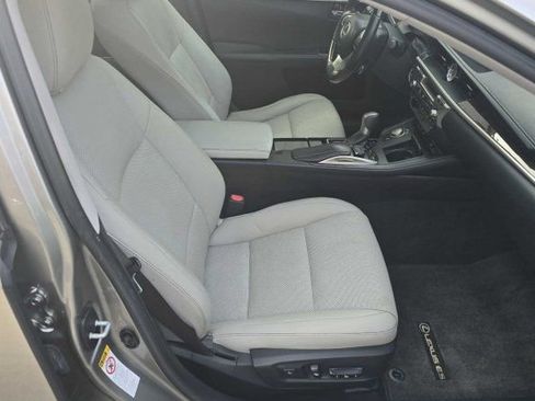 Used 2016 Lexus ES 350 w/ Navigation System Package image 17