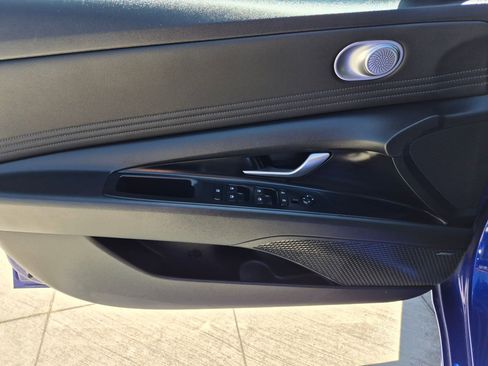 Used 2023 Hyundai Elantra Limited FWD image 14