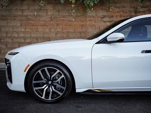 Used 2023 BMW i7 xDrive60 image 5