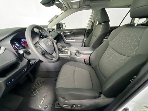 Used 2021 Toyota RAV4 XLE w/ Convenience Package image 14