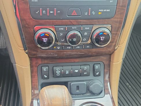 Used 2015 Buick Enclave Premium w/ Experience Buick Package image 17