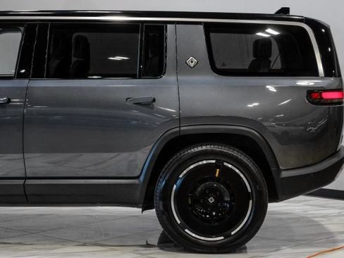 Used 2025 Rivian R1S Adventure AWD/4WD image 16