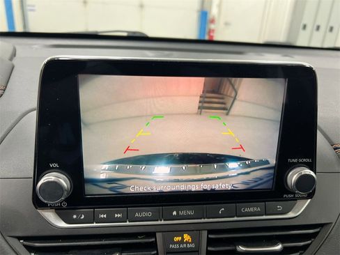 Used 2021 Nissan Altima 2.5 SR w/ SR Premium Package image 14