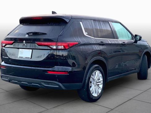 Used 2023 Mitsubishi Outlander ES FWD image 24