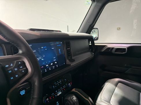 Used 2025 Ford Bronco Badlands image 18
