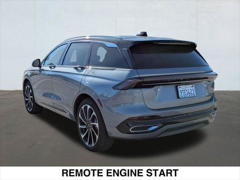 Used 2025 Lincoln Nautilus Black Label AWD/4WD image 3