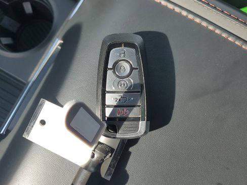 Certified 2022 Ford F450 Platinum w/ FX4 Off-Road Package image 29